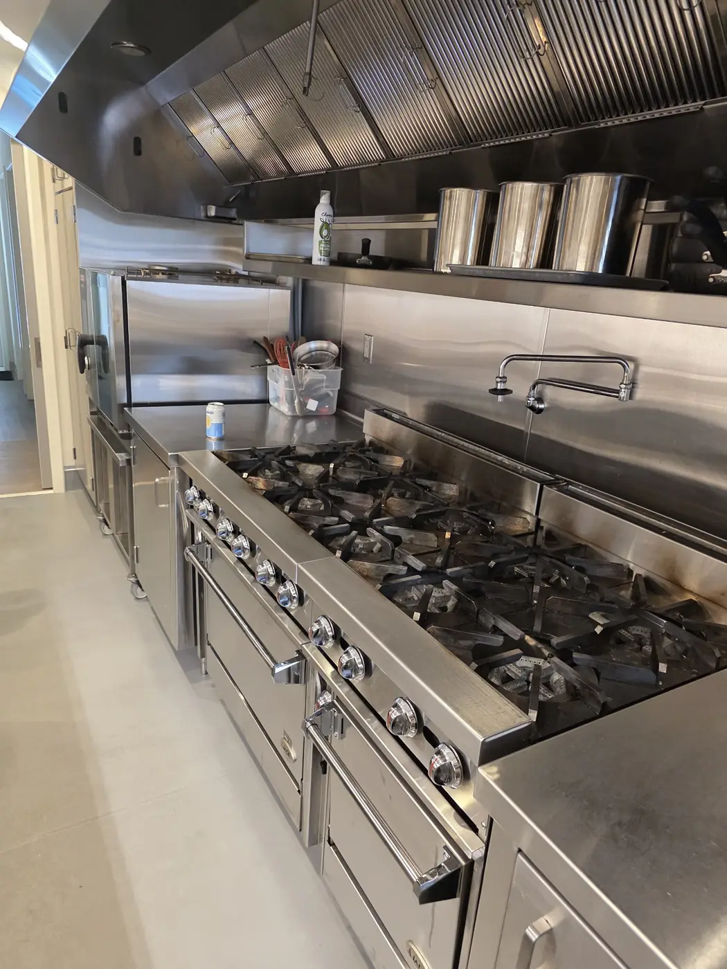 Heavy-use range, burner service