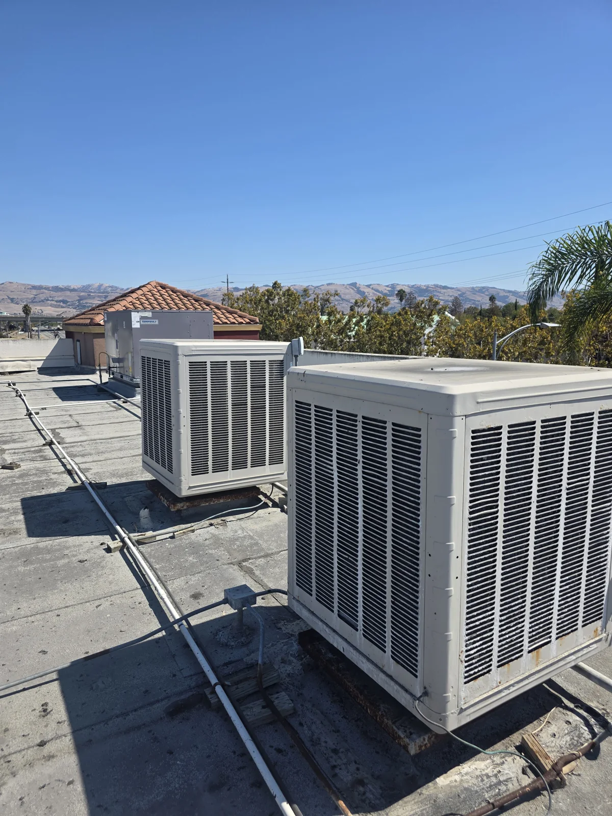 Overview of cooling equipment on a rooftop