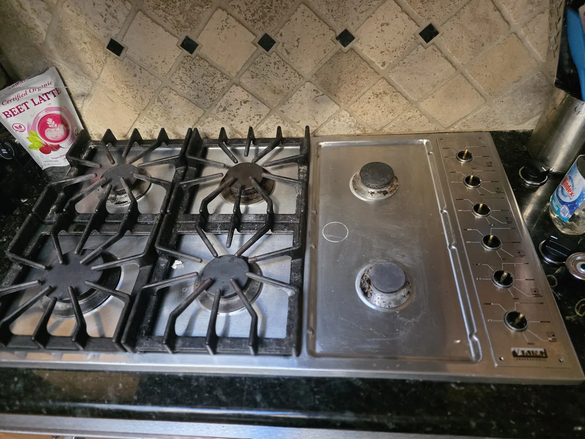 Viking gas cooktop
