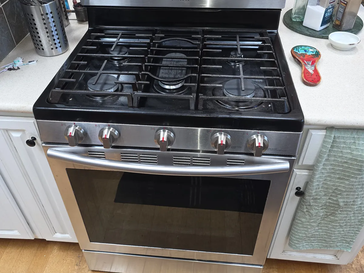 Samsung gas range in a Bay Area kitchen