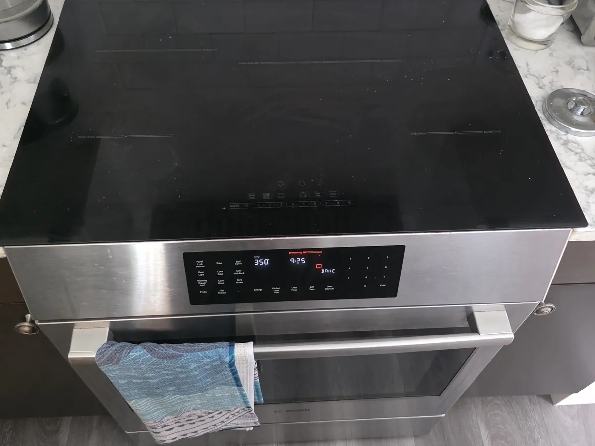 Bosch slide-in range in a Bay Area kitchen