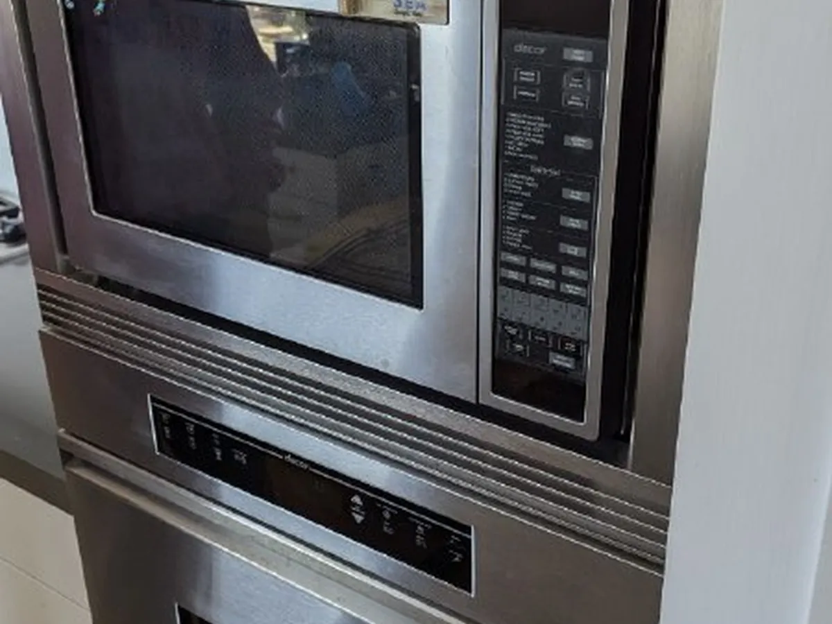Thermador built-in microwave and wall oven combination
