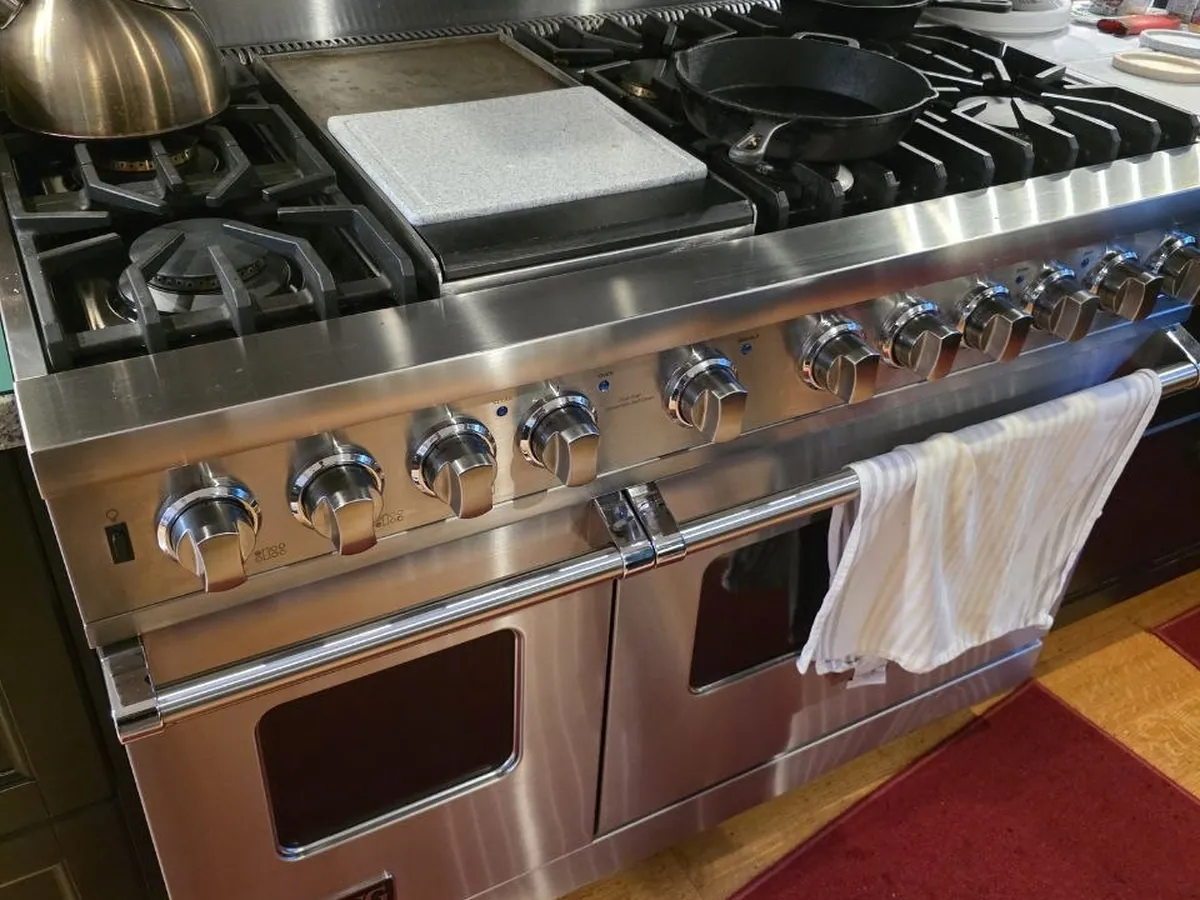 Viking professional range with eight burners and a griddle