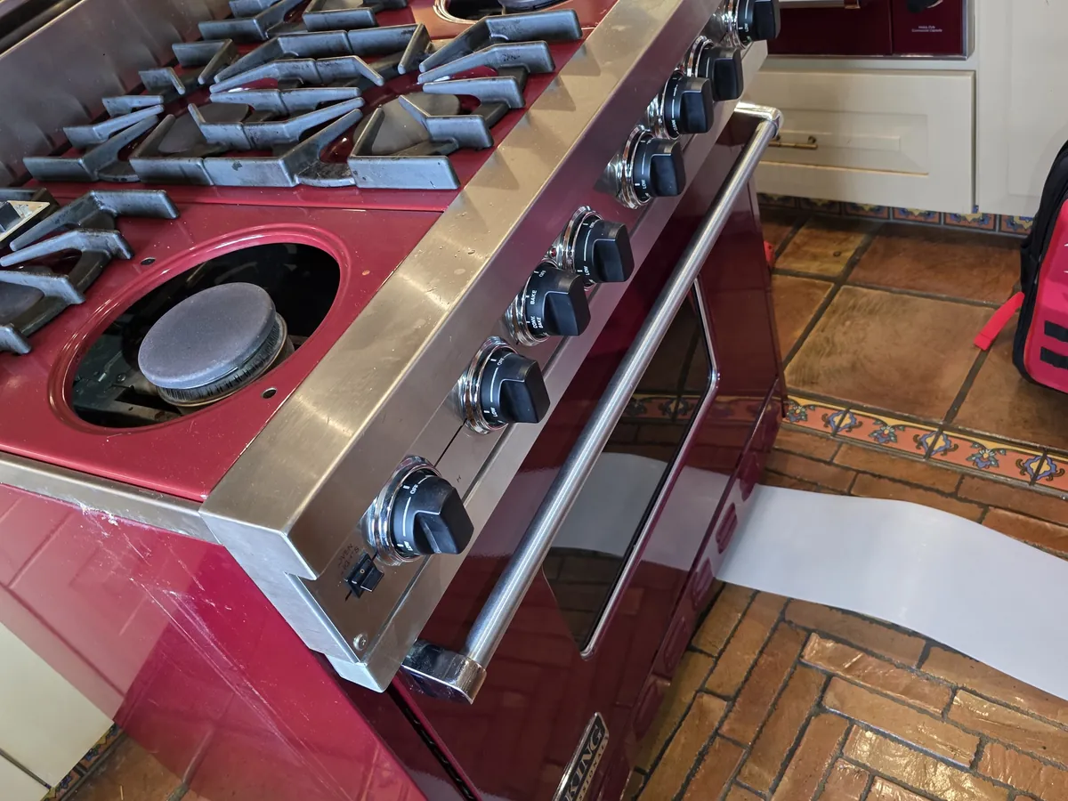 Viking professional range in a Bay Area kitchen